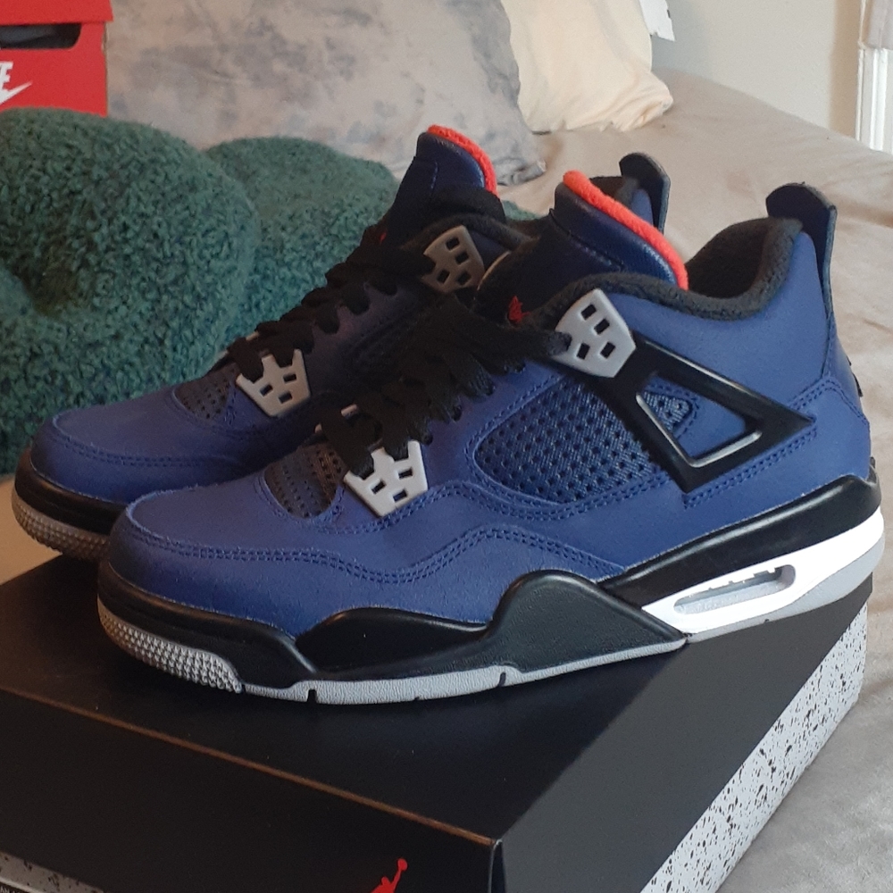 Air Jordan retro 4 loyal blue